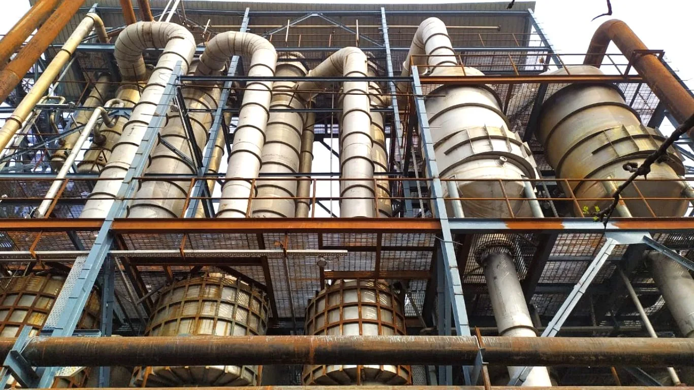 Zero liquid discharge plant combining evaporation and drying at an industrial site