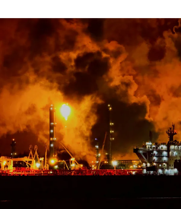 Fire and explosion risk analysis showing radiation contours across a process plant
