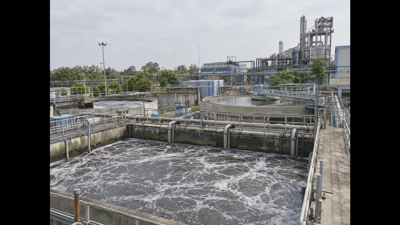 Aerial view of an industrial effluent treatment plant with aeration tanks